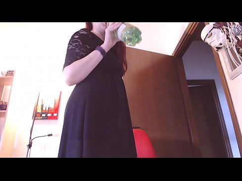 ❤️ Um escravo submisso que adora cuecas sujas e deliciosas é forçado a masturbar-se depois de ver este vídeo! Porno vídeo em nós ️❤
