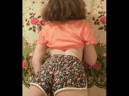 ❤️ Jovem sensual a despir os seus calções para a câmara Porno vídeo em nós ️❤